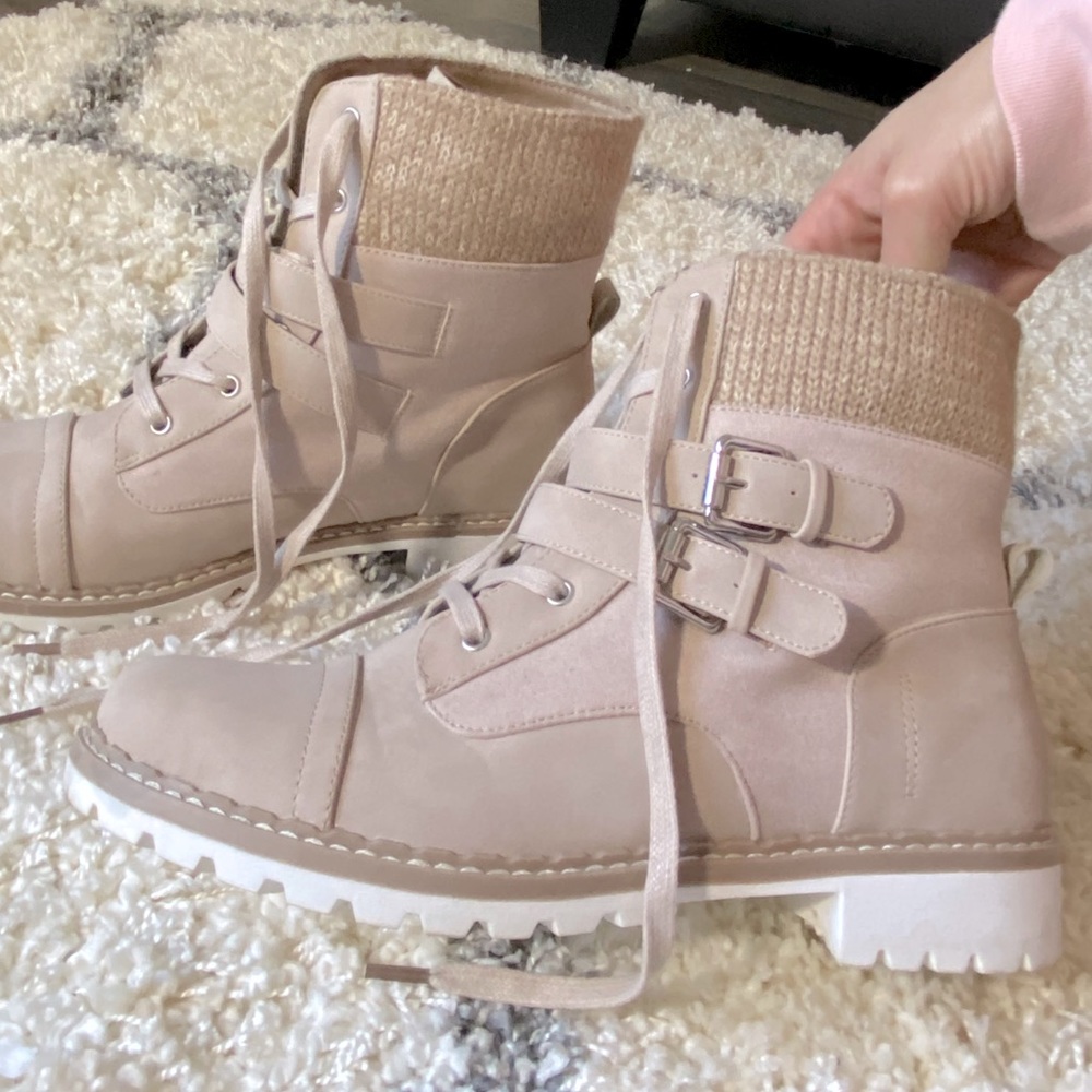NWOT - Lace up boots